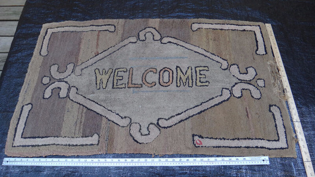 Antique hooked rug with 'Welcome" Motif. dans Art et objets de collection  à Ouest de l’Île