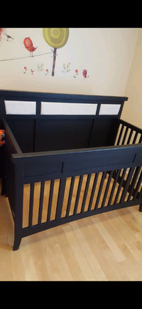 Natart London crib /double bed + dresser