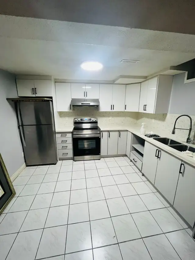 SINGLE ROOM AVAIALBLE IN MISSISSAUGA INC UTILITY PRIME LOCATION