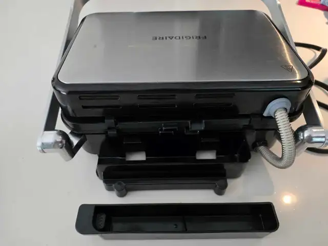 Frigidaire digital indoor grill and panini maker  in General Electronics in Oakville / Halton Region - Image 7