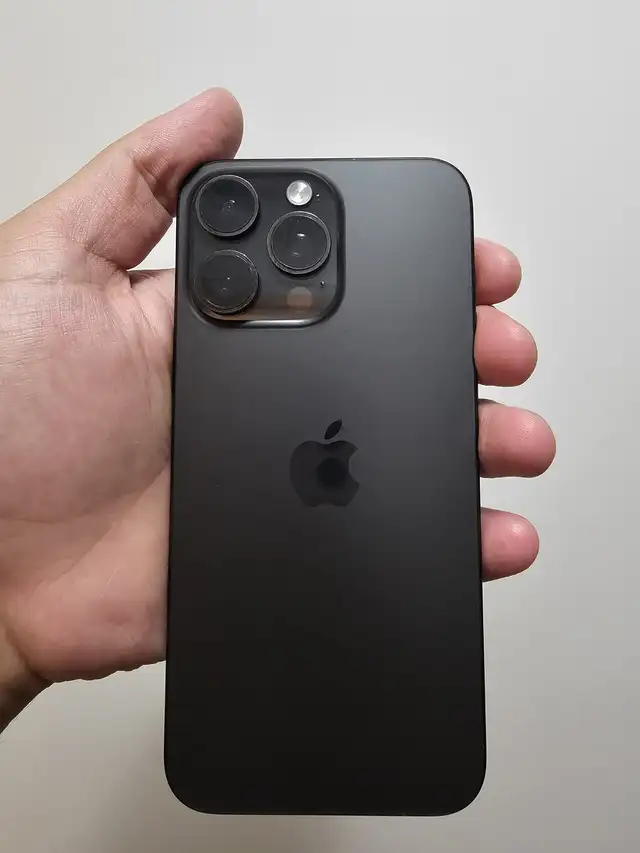 iPhone 15 pro max 256 gb  in Cell Phones in Oakville / Halton Region - Image 2