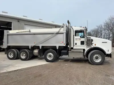 2019 Kenworth T800 Dump Truck Paccar 18 speed automatic 5,300 hours 203,000kms Please call or text B...