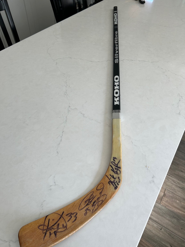 Autographed hockey stick - Nick Kypreos/Peter Zezel/Kris Draper in Arts & Collectibles in Markham / York Region - Image 4