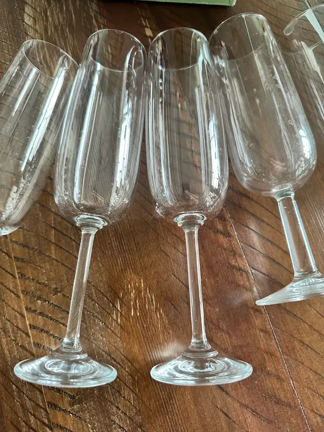 6 Crystal Champagne flutes in Kitchen & Dining Wares in Calgary - Image 3