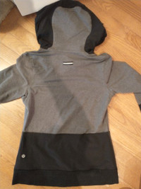 Lululemon Grey/Black Hooded Zip Up Top-Size 8