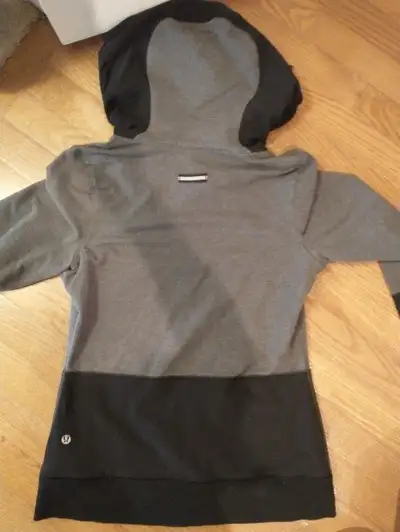 Lululemon Grey/Black Hooded Zip Up Top-Size 8, View more