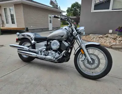 *REDUCED* Selling a 2014 Yamaha V Star 650 Custom. Fresh oil change, fresh tires, low km (basically...