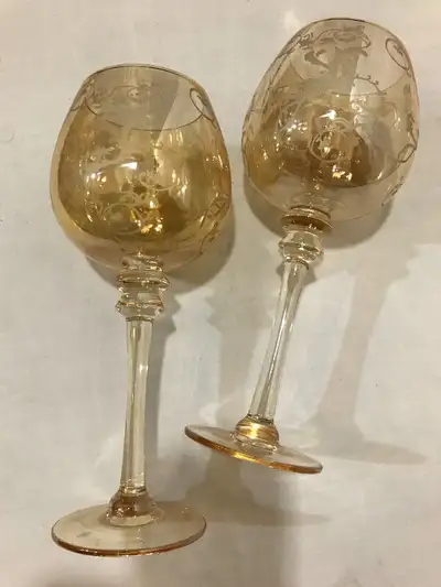 Elles sont en très bon état, et mesurent 9" de hauteur, x 3.5" de largeur....Le prix est de 45$ pour...