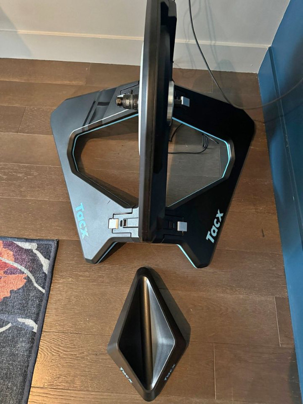 TacX Neo 2T Computerised Bike Trainer in Road in City of Halifax
