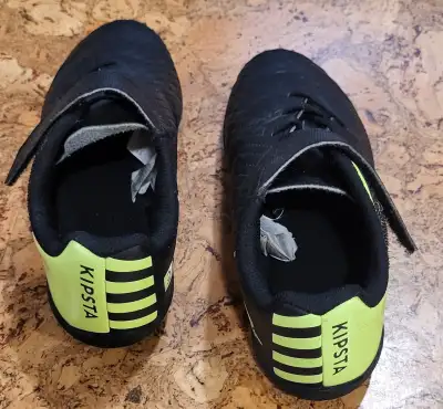 Soccer cleats / Soulier de soccer, View more