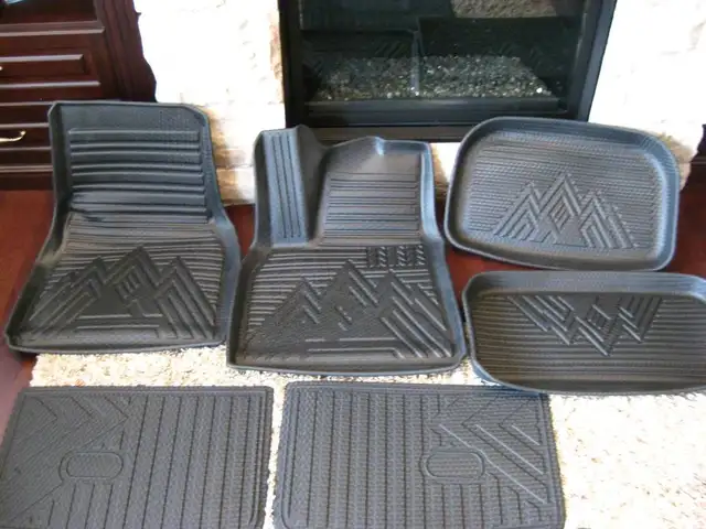 Full 9 Pc. Set of New Tesla 2021 to 2025 Model Y Floor Mat Set in Other in Kitchener / Waterloo - Image 10
