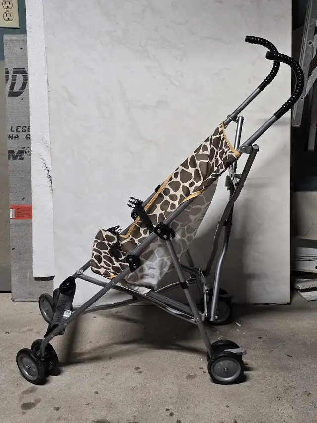 Umbrella stroller Toys R Us in Strollers, Carriers & Car Seats in Mississauga / Peel Region - Image 5