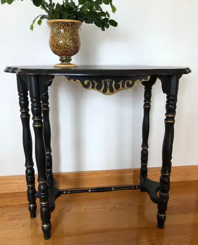 table d’appoint restaurée, View more