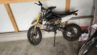 125cc dirt bike new front break clutch. Works great kids just grown out of it