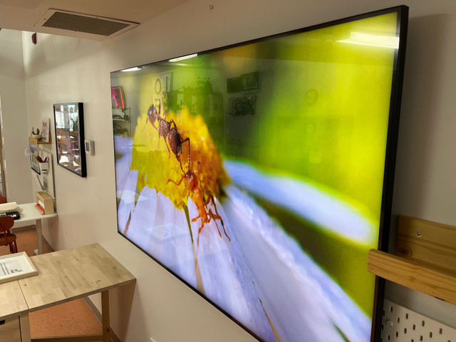 Samsung TV 82” QLED Smart TV in TVs in City of Toronto - Image 3