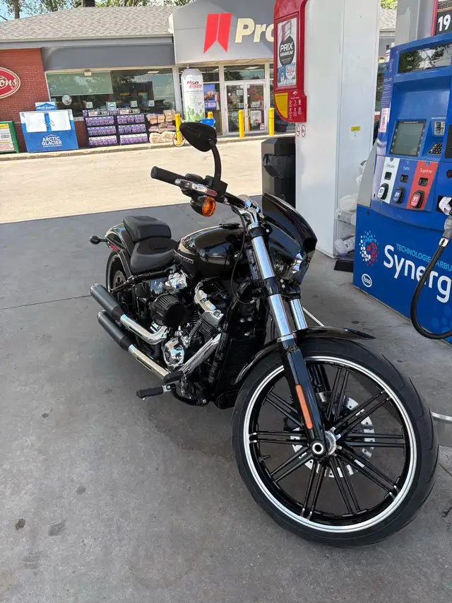 Harley Breakout 2018 négociable in Street, Cruisers & Choppers in Laval / North Shore - Image 12
