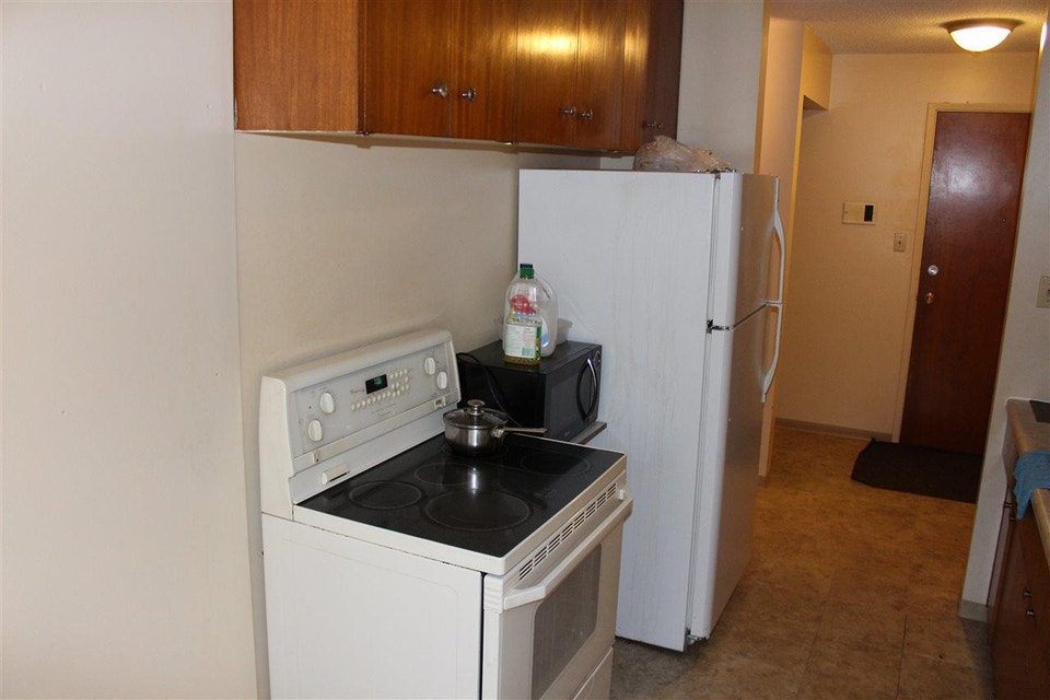 *** BACH, 1 and 2 BDRM suites and Pvt. ROOMS from $560/m *** 5