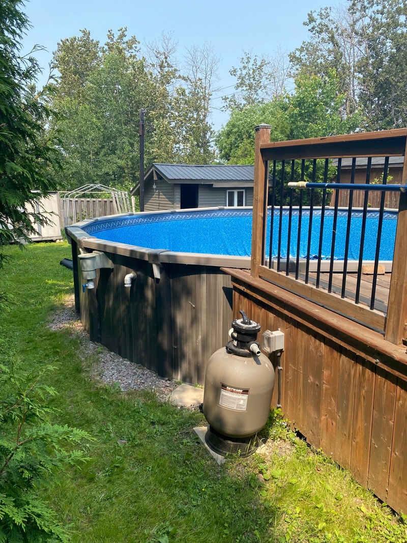 2 and a half year old 24 foot round above ground pool Hot Tubs