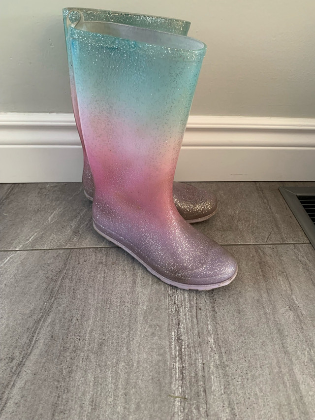 Girls rain boots size 6 in Kids & Youth in Peterborough - Image 2