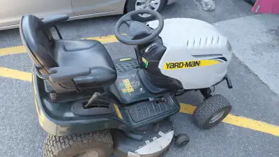 Yard-Man Series 91Y. 2013. 725cc 23 HP. 2 cylindres OHV. Plateau de 36 '' . Service du printemps vie...