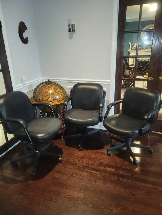 3 Office Chair leather professional  in Chairs & Recliners in Markham / York Region - Image 5