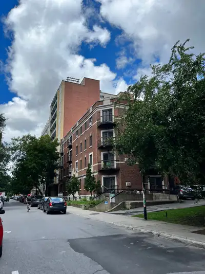 All-Included Room  (McGill Area) July 1