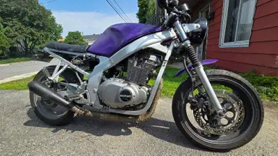 Cafe Racer plaqué Quebec, fonctionne très bien. Raison de la vente, je me suis acheté une nouvelle