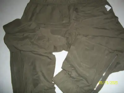 GREEN GAP PANTS NEW WITH TAGS, View more