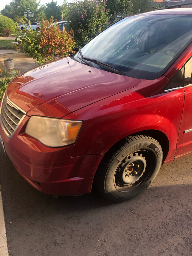 $3000 -2009 Chrysler town and country touring in Cars & Trucks in Mississauga / Peel Region - Image 2
