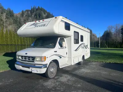 2002 Ford Triple E Regal Good condition 121,000 km Trailer hitch Furnace heating Bathroom / shower K...