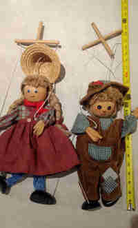 Wooden puppets 