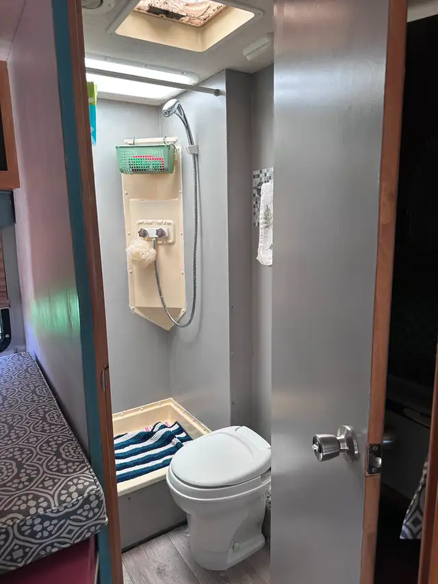 2007 Winnebago Itasca in RVs & Motorhomes in Victoria - Image 8