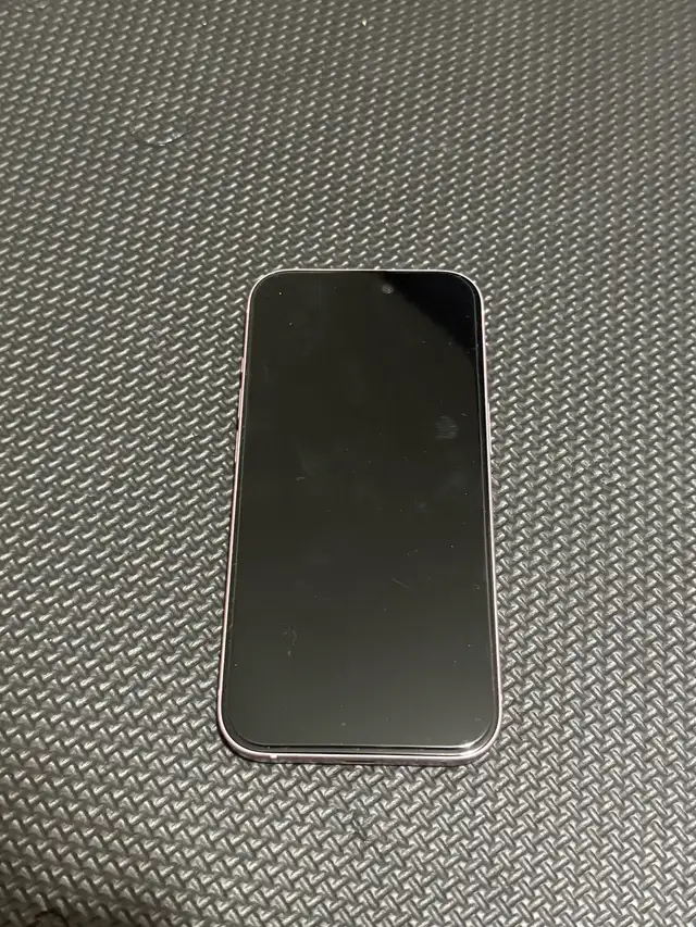 iPhone 15 Pink in Cell Phones in Oshawa / Durham Region - Image 3