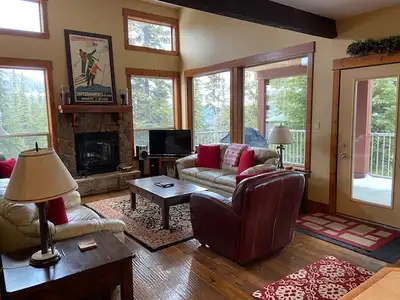 Furnished 4 Bedroom plus den Silver Star Mountain Home for rent April 15 to October 15. This 2-level...