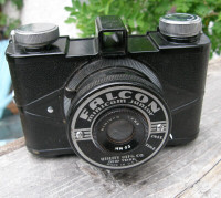 VINTAGE CAMERAS SELL FOR $20 EACH IN GC