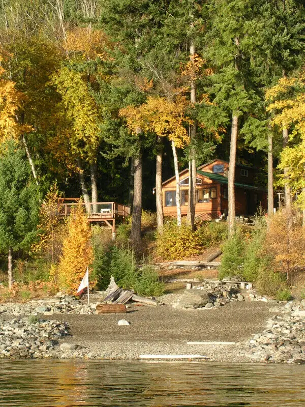 Kootenai Hideaway Kaslo in British Columbia in Canada - Image 8
