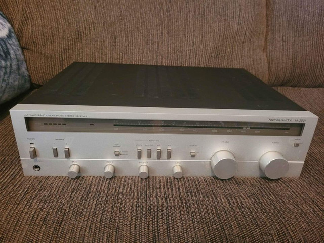 Harmon Kardon hk 350i Stereo Receiver Vintage Working in General Electronics in Sarnia