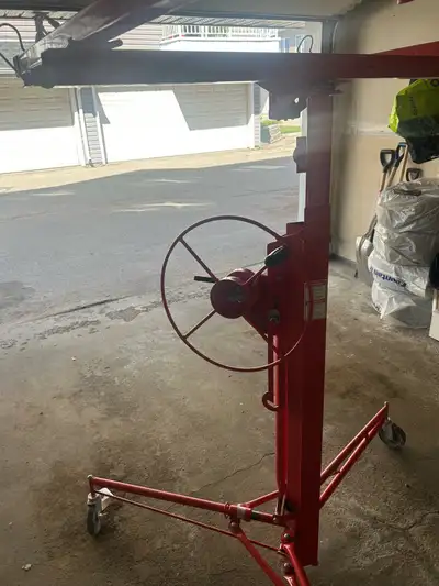 Drywall lift in good condition. Think it goes up to 10 feet. Asking 220 call 780913-6914