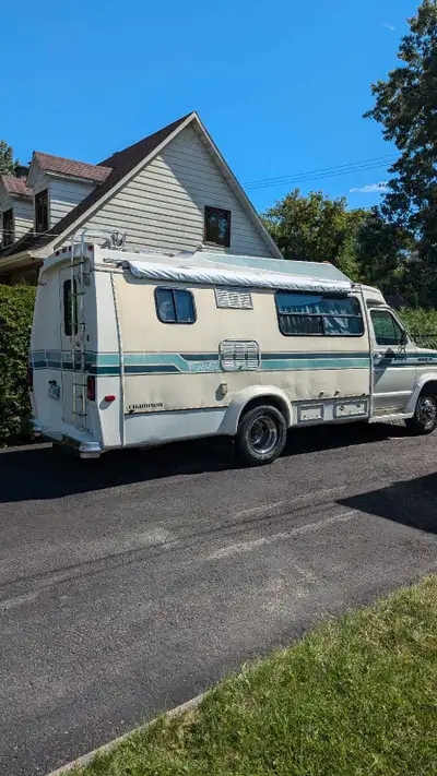 Je vends mon VR de 1988 en excellente condition, idéal pour vos aventures sur la route. Ce modèle of...