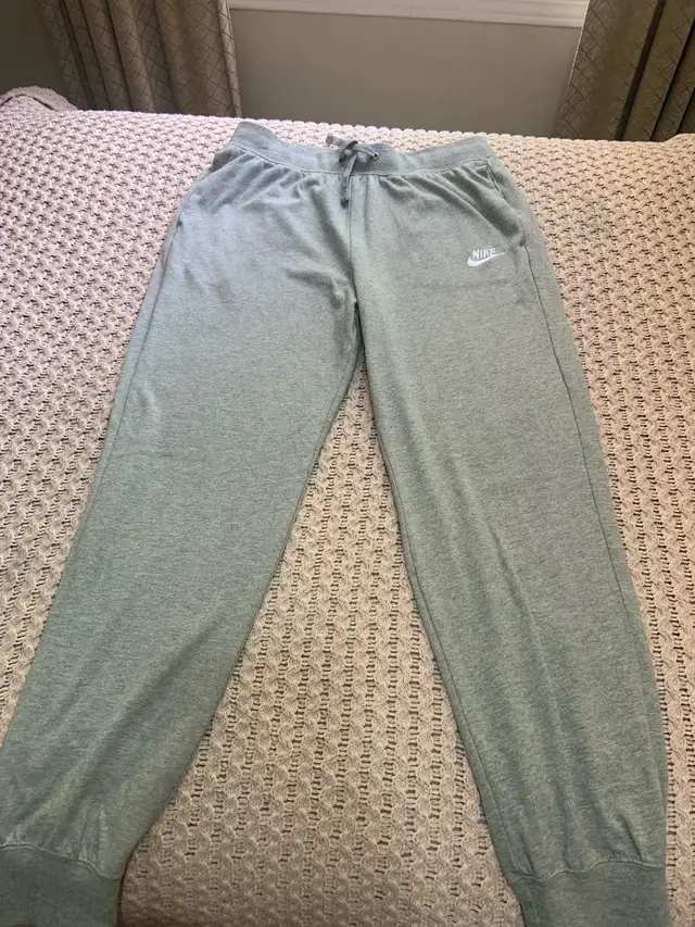 WOMEN’S NIKE GREY JOGGERS•SWEAT PANTS ! SIZE SMALL in Women's - Bottoms in Mississauga / Peel Region - Image 5