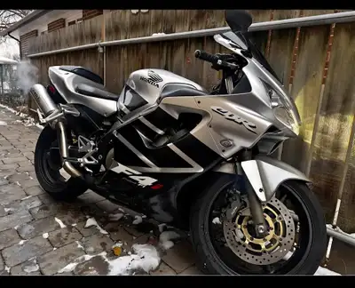 good condition High mount Hindle Exhaust aftermarket levers Never stunted or tracked Clean bike Tire...