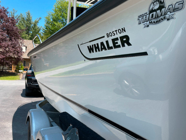 2017 Boston Whaler Outrage 19, showroom condition!!! dans Vedettes et bateaux à moteur  à Ouest de l’Île - Image 4