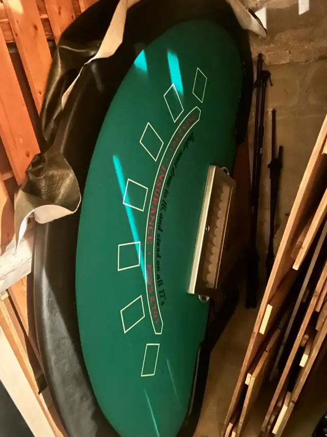 Poker table in Other in City of Toronto - Image 2