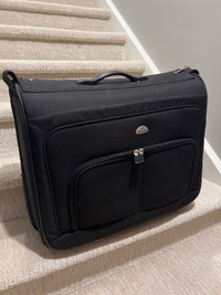 Samsonite Full Zip Wheeled Garment Bag