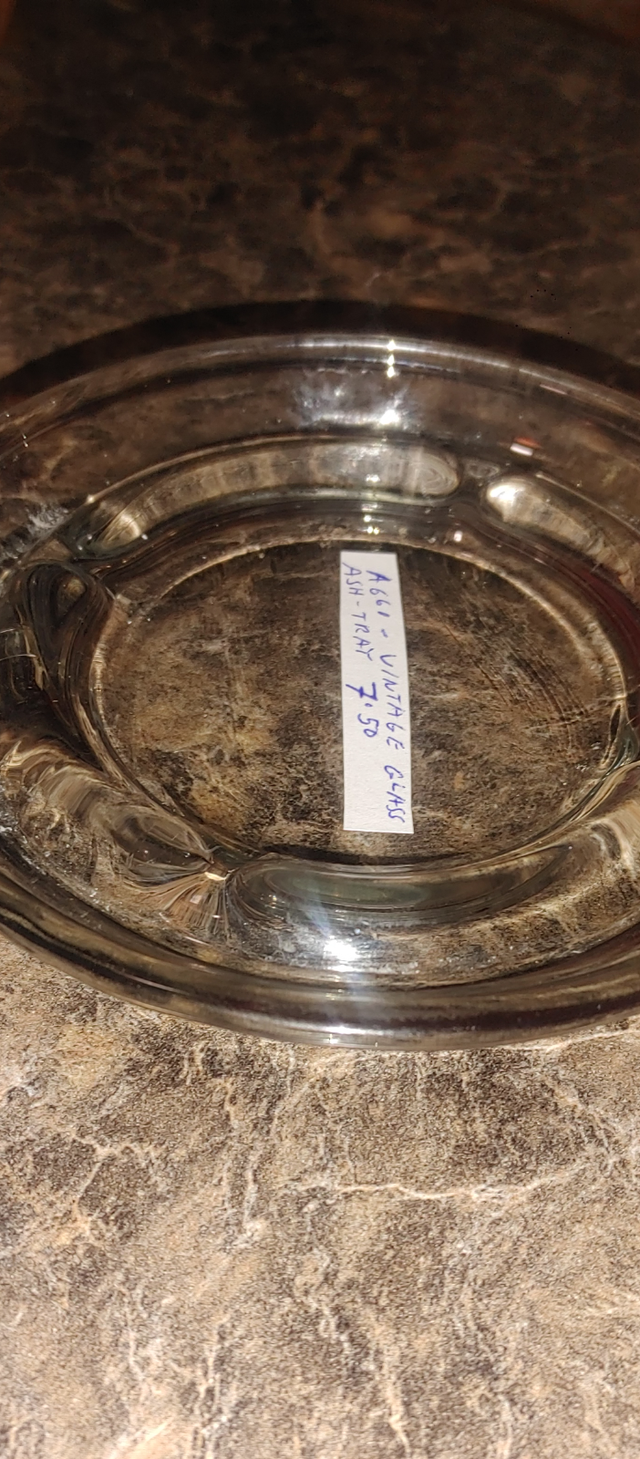 VINTAGE - GLASS ASHTRAY - BOOTH #226 in Other in Edmonton - Image 7