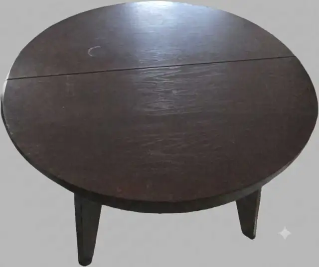 Round Wooden Dining Table in Dining Tables & Sets in Mississauga / Peel Region - Image 2