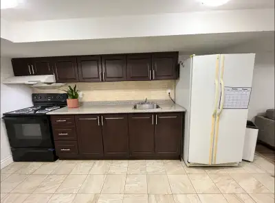 1 Bdrm Apt Close to Subway, $1325- Sept 1
