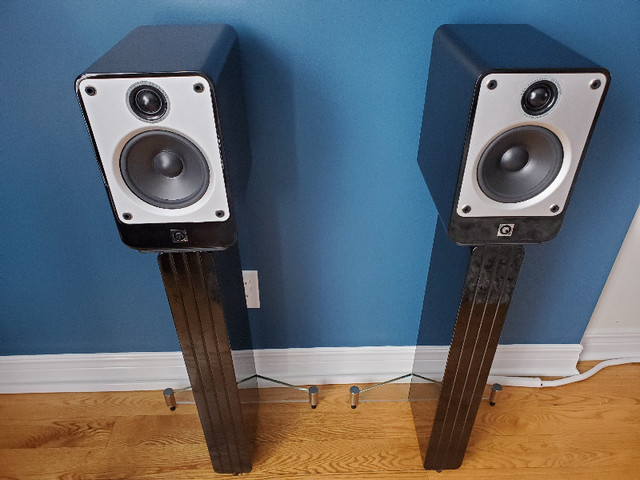 Q Acoustics Concept 20 Bookshelf Speakers Black + Matching Stand dans Haut-parleurs  à Ville de Montréal - Image 2