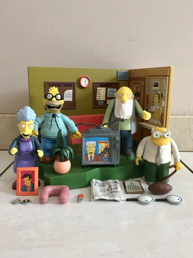 THE SIMPSONS RETIREMENT CASTLE ENVIRONMENT & FIGURES  in Toys & Games in City of Toronto