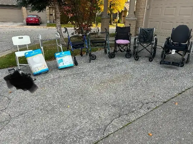 Medical bathtub shower chair, walker, wheelchair + more in Health & Special Needs in Oakville / Halton Region - Image 9